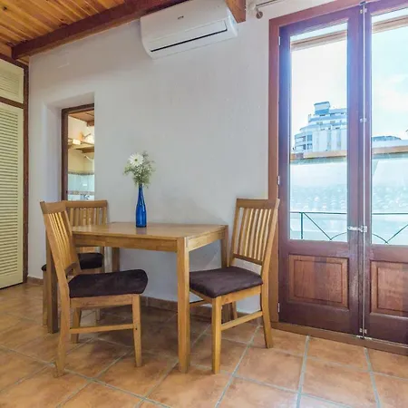 Palmer Apartment